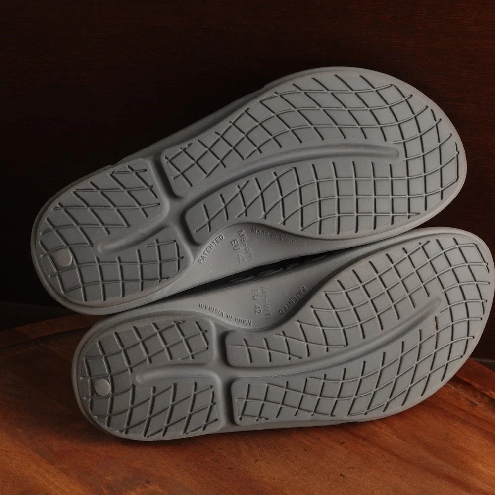 Oofos Sandals Unisex SZ M9 W11 Gray OOahh Sport Flex Recovery Coastal Slide Shoe